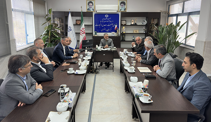 تأکید بر هم‌افزایی بخش خصوصی و دولت در دیدار هیئت‌مدیره انجمن مدیران صنایع خراسان رضوی با مدیرکل جدید صمت استان